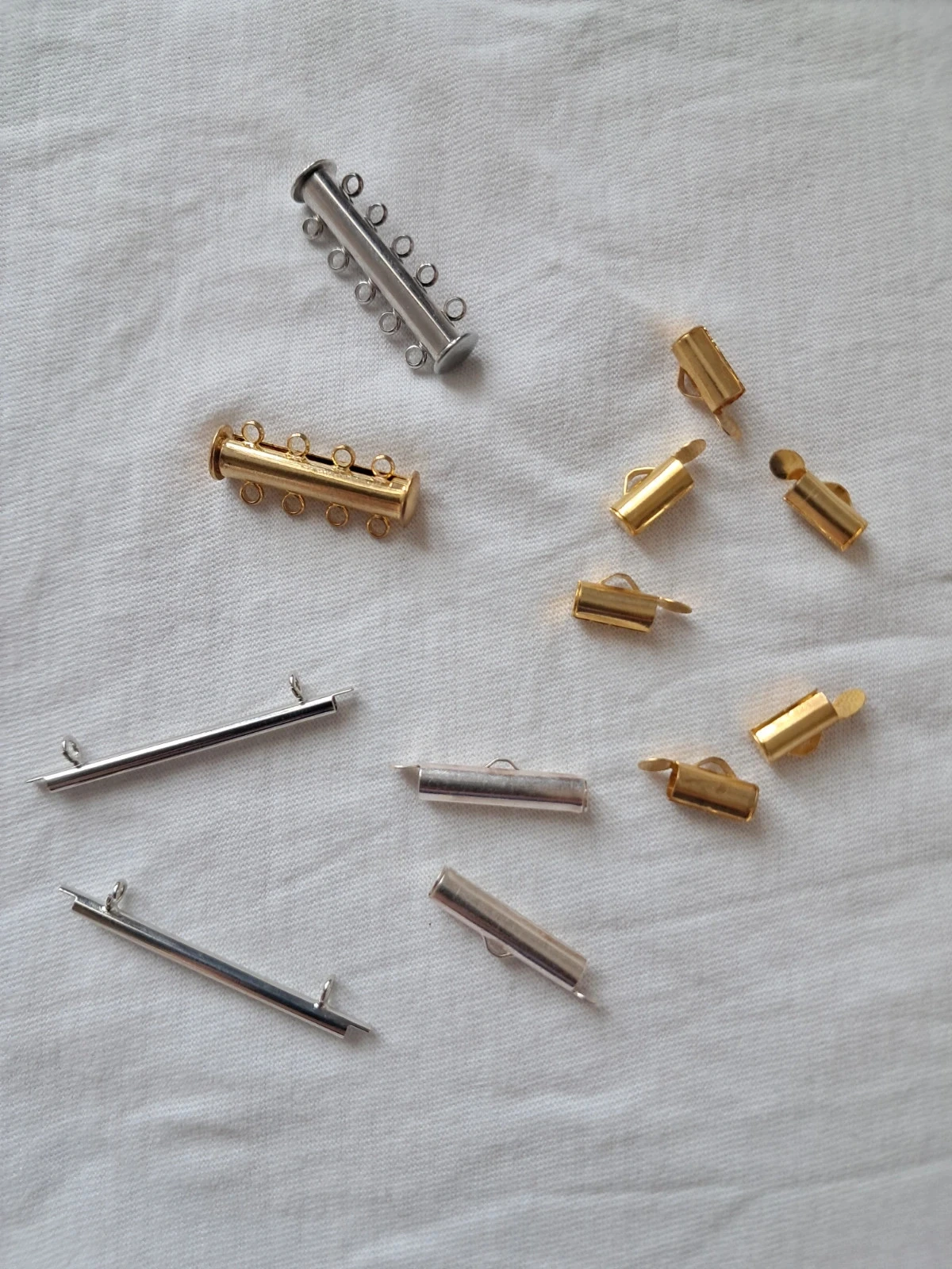 Lot de fermoirs ou embouts tubes pour bracelets et miyuki